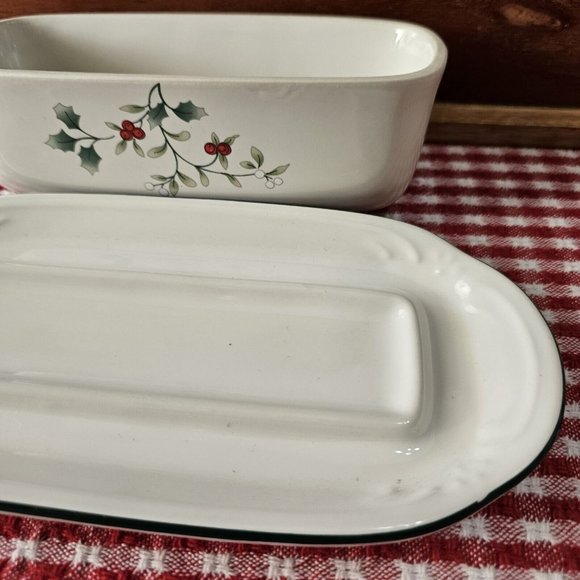 Pfaltzgraff Winterberry Covered Butter Dish fits 1/4lb stick winter holiday - Picture 8 of 10